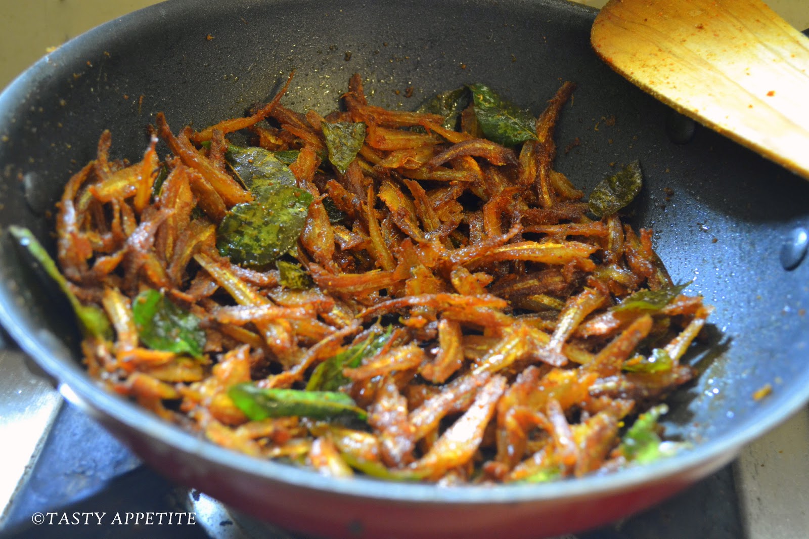 How to make Spicy Fried Anchovies / Nethili Varuval / Spicy Anchovies / Anchovies Recipes / step