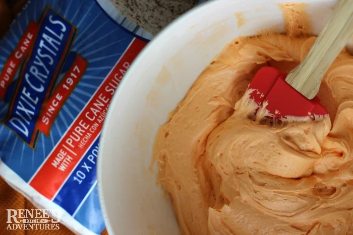 Buttercream Icing for Mini Jack-O-Lantern Cakes