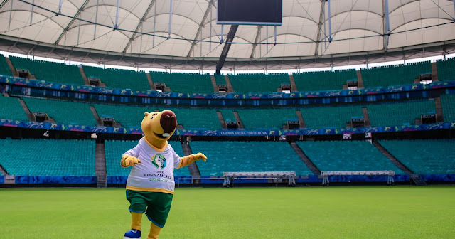 Mascote da Copa América visita a Fonte Nova e pontos turísticos de Salvador