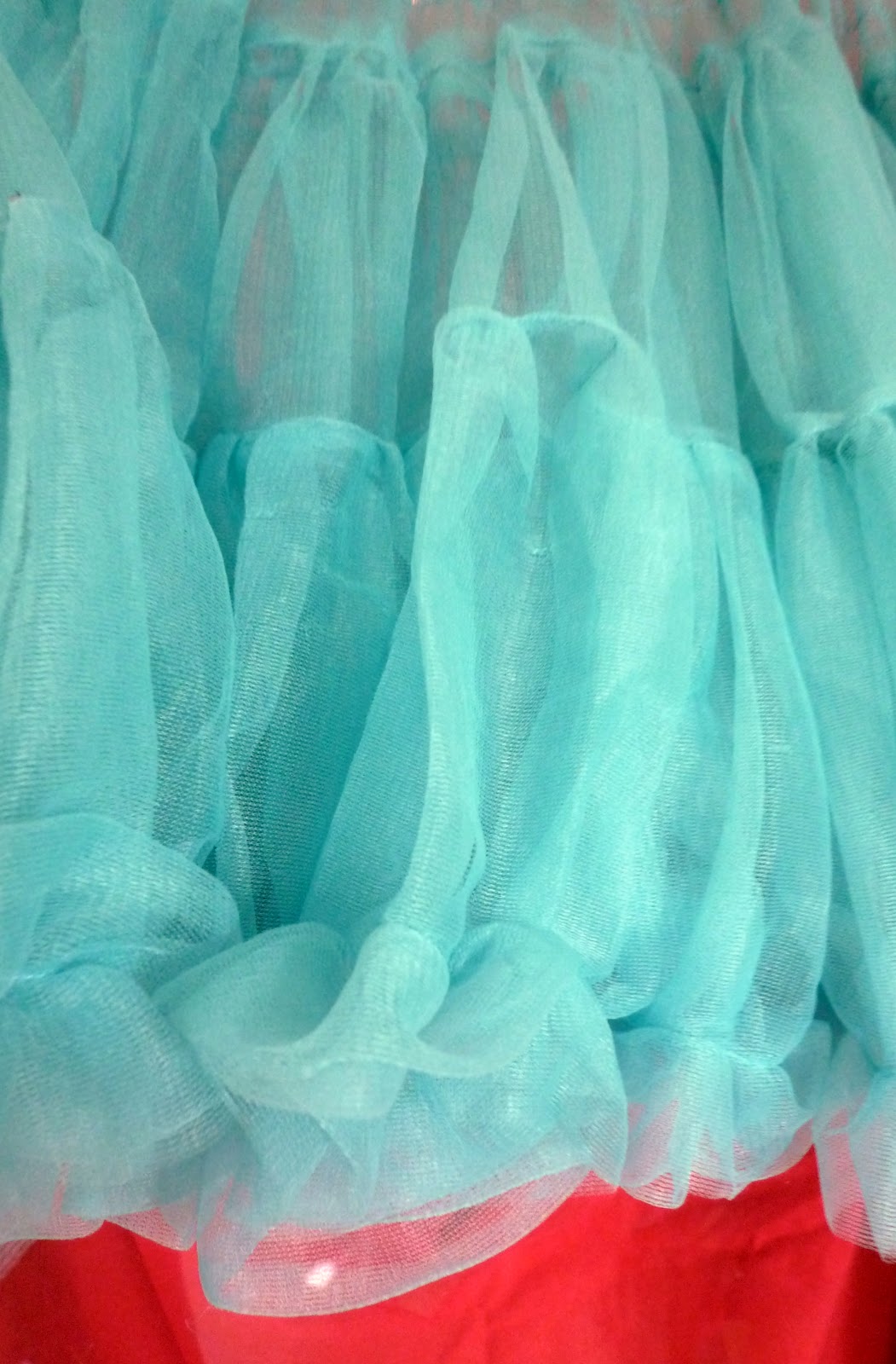 Dentelle m?�tallique: Jupon tulle bleu