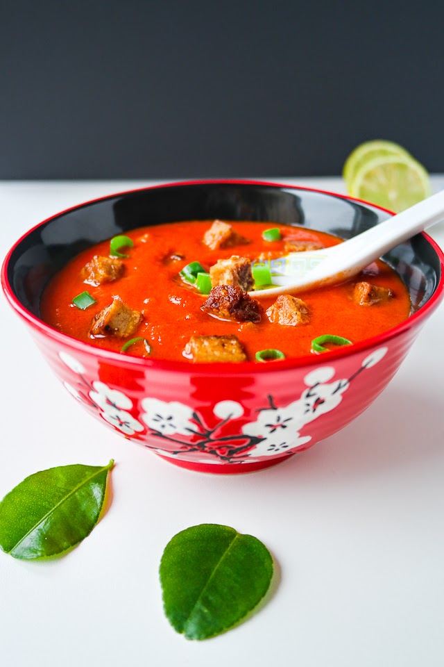 sia´s soulfood foodblog: Tomaten-Kokos-Suppe mit knusprigen Tofuwürfeln sia´s soulfood foodblog: Tomaten-Kokos-Suppe mit knusprigen Tofuwürfeln