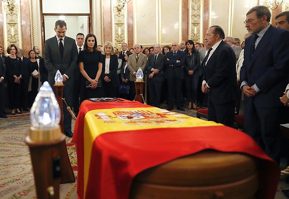 King Felipe his wife Queen Letizia and Spanish Prime Minister Pedro Sanchez offer their condolences to Pilar Goya