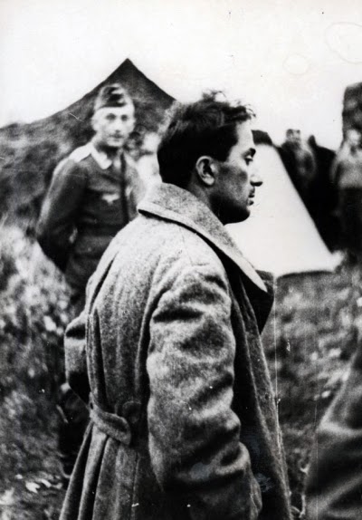 Stalin%27s+son+Yakov+Dzhugashvili+captured+by+the+Germans,+1941+%284%29.jpg