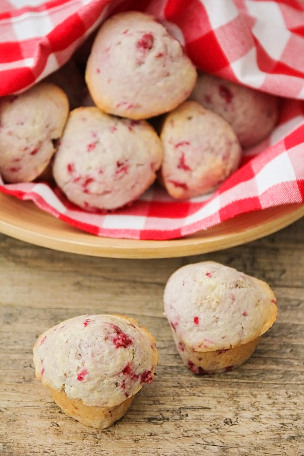 These raspberry almond heart muffins are adorable and super delicious! Perfect for sharing with your sweetheart!