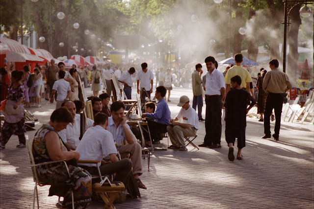 Ouzbékistan, Tachkent, Rue Sayilgoh, Broadway, © L. Gigout, 2001