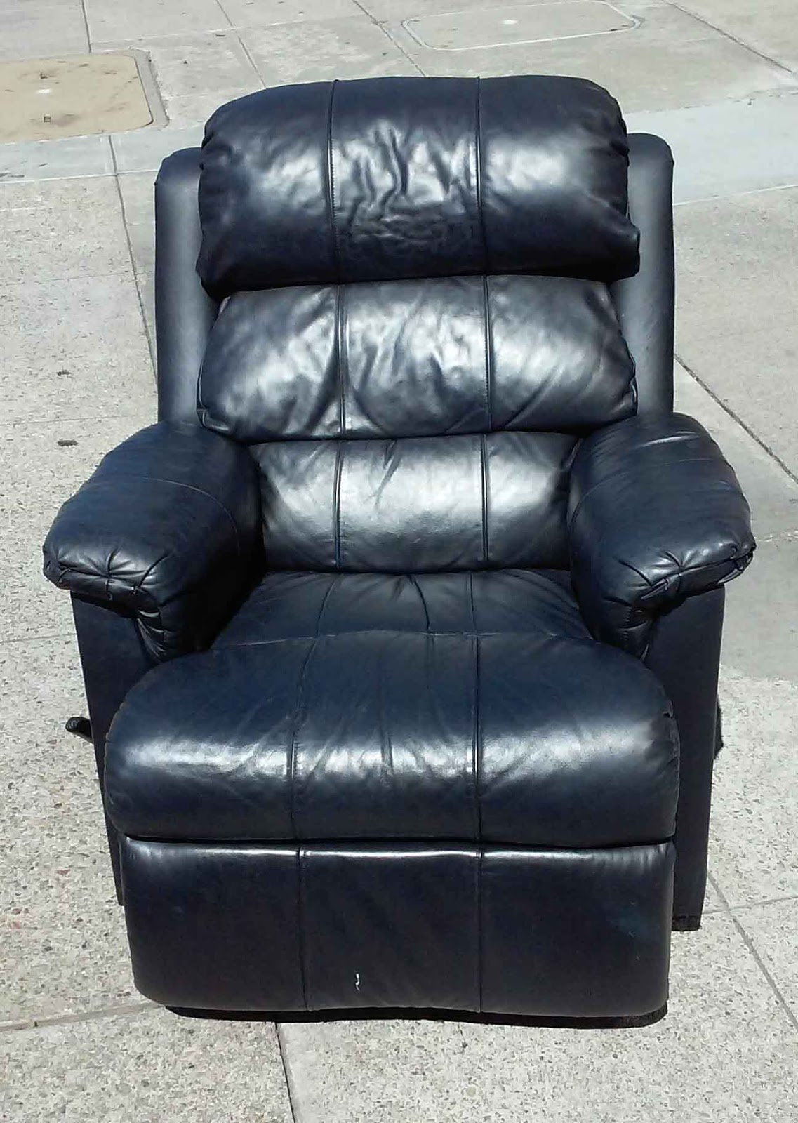 UHURU FURNITURE & COLLECTIBLES SOLD Leather Master Black Recliner 150