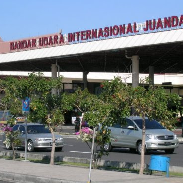 Di Bandara Juanda