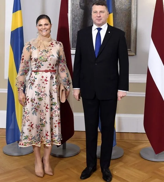 President of Latvia, Raimonds Vējonis and Ms. Iveta Vējone welcomed Crown Princess Victoria and Prince Daniel with a state ceremony held at Riga Palace