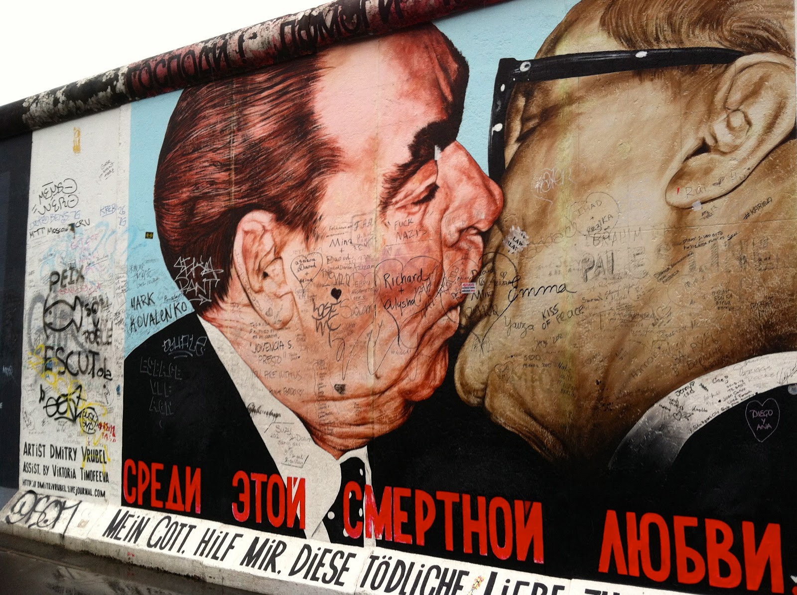 Поцелуй брежнева и хонеккера картина в третьяковке