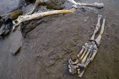 Cinq squelettes découverts lors de nouvelles fouilles à Pompéi