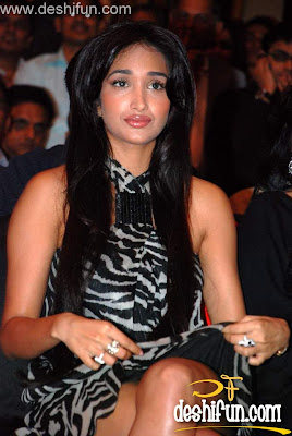 HOT AND SEXY BOLLYWOOD ACTRESS PICS: HOT PANTY SLIPS OF BOLLYWOOD ACTRESSES