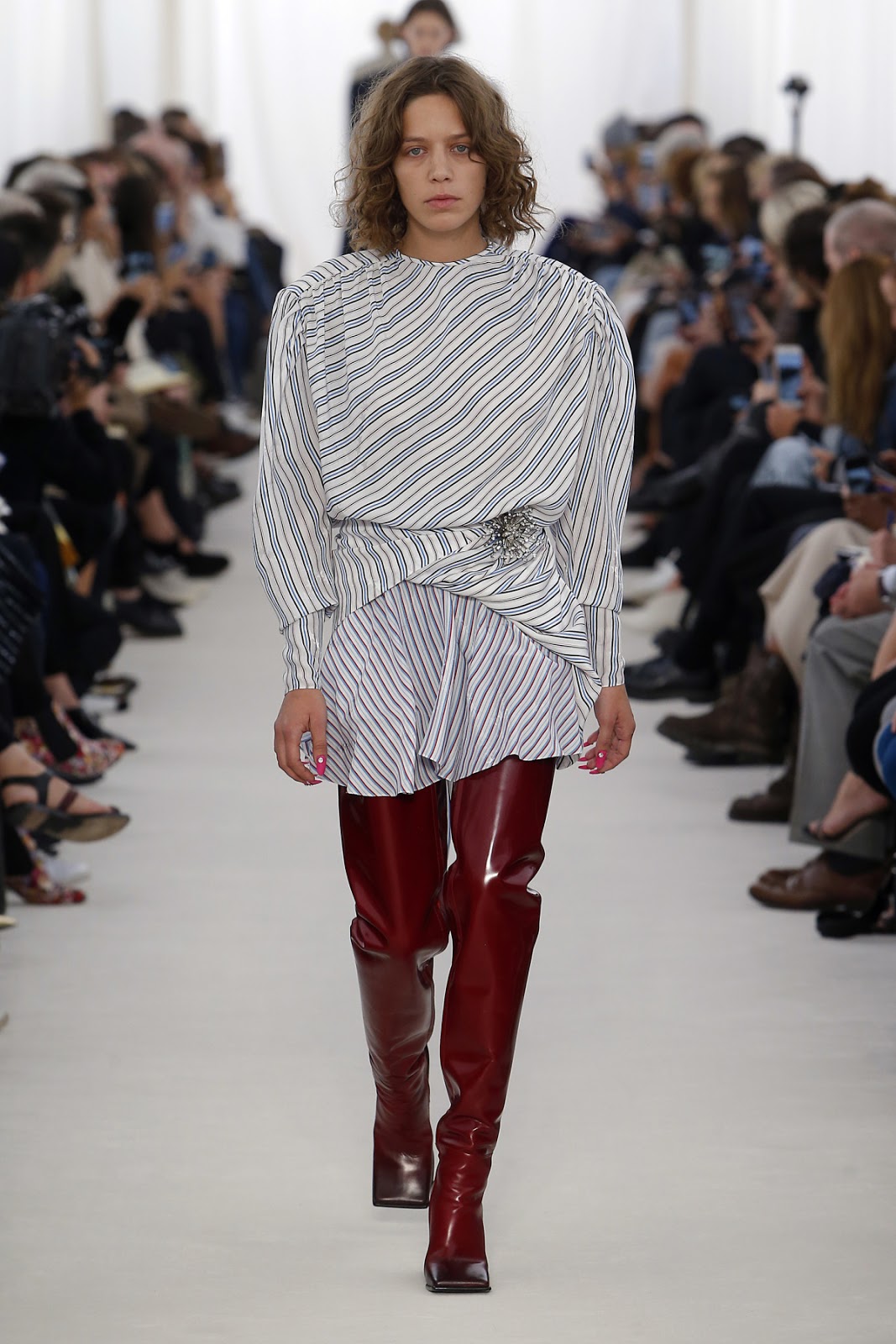 I N K A R L C E R A T I N G RUNWAY / Balenciaga SS17