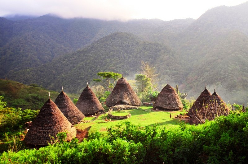 5 Desa Wisata di Indonesia dengan Rumah Tradisionalnya