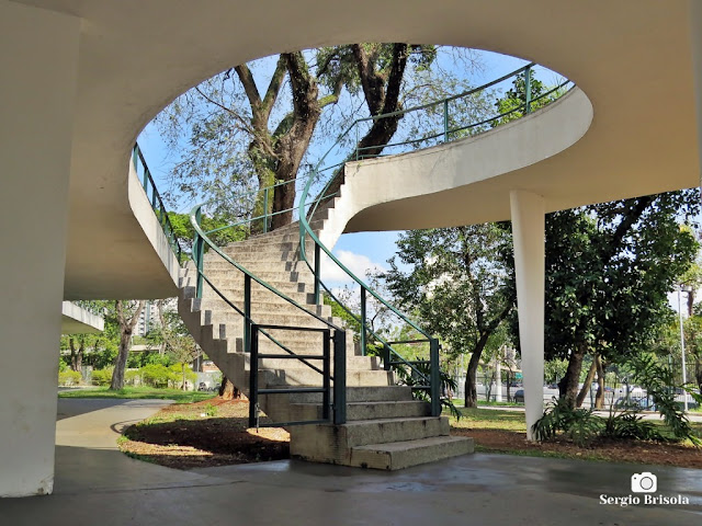 Close-up da escadaria da marquise do Museu de Arte Contemporânea - USP - Vila Mariana - São Paulo