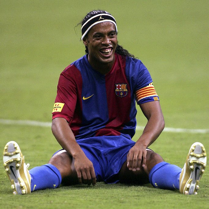 ronaldinho white and gold boots