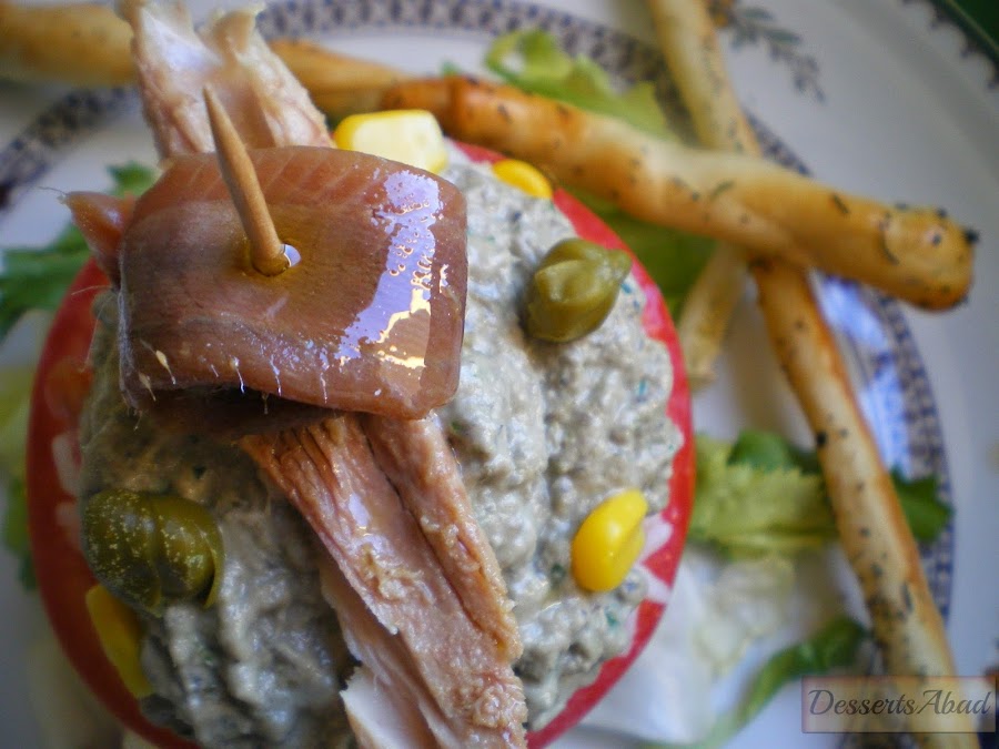 Tomates rellenos con paté de aceitunas y alcaparras