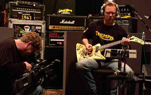 O cinegrafista Bob Richman e James Hetfield na concentração