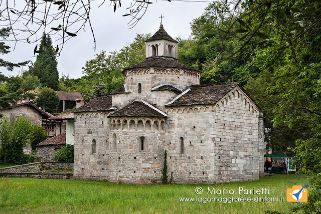 La chiesa romanica a Montorfano La chiesa romanica a Montorfano