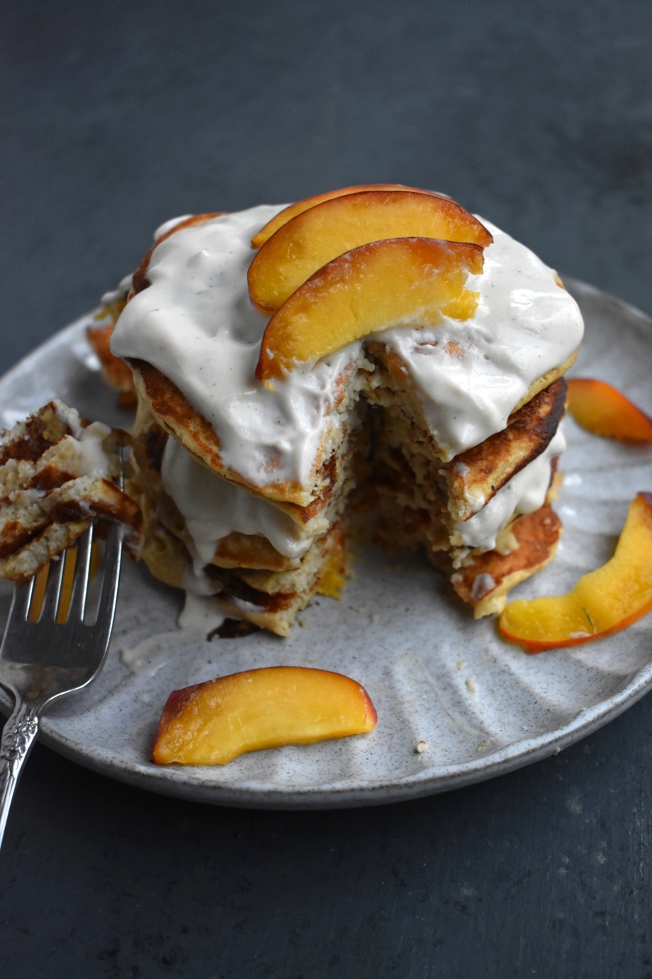 Whole-Grain Peaches and Cream Pancakes are dairy-free, whole-grain and full of delicious juicy peaches and cream. They make the perfect breakfast and a great for meal prep! www.nutritionistreviews.com