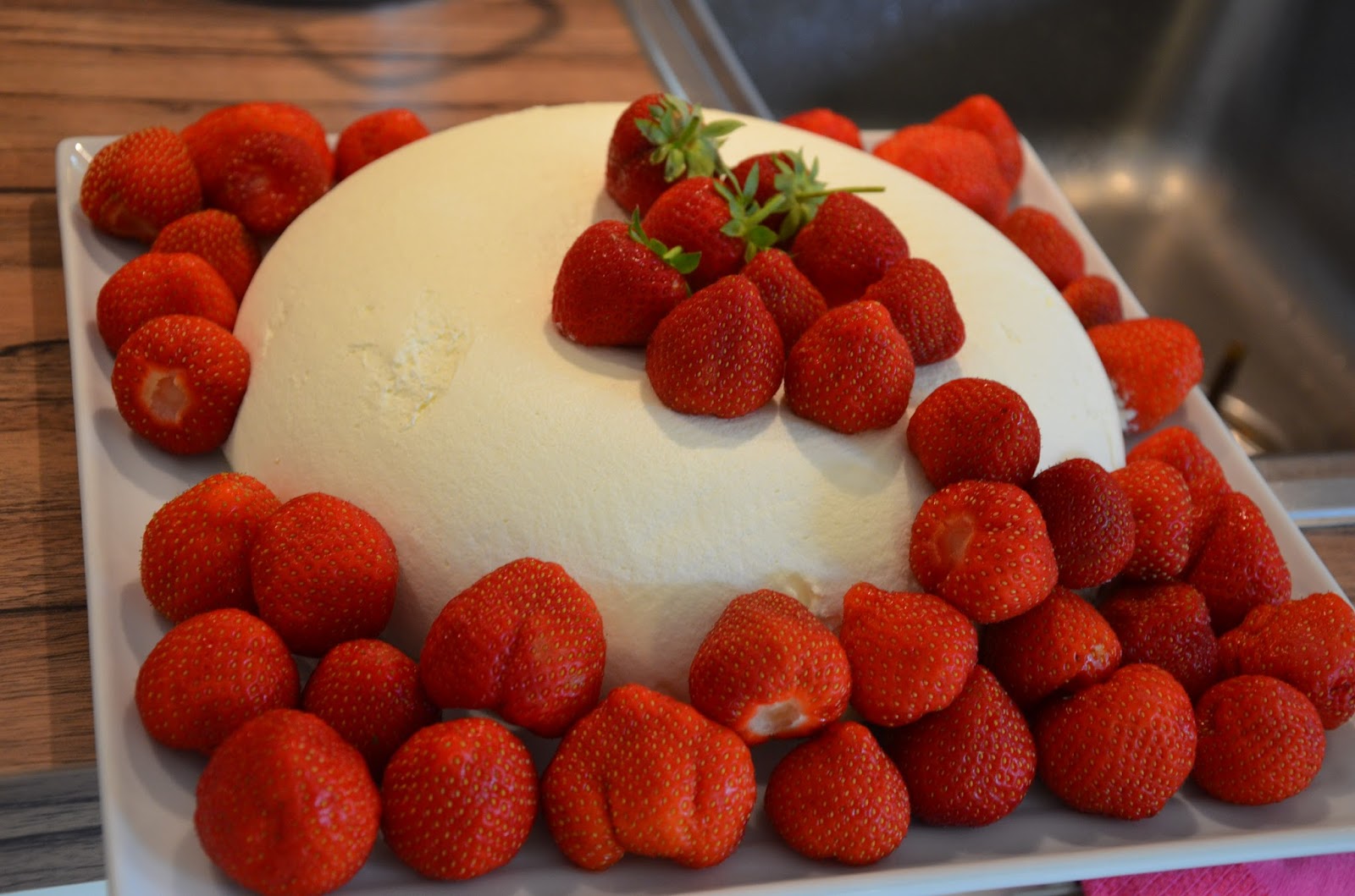 Joghurtbombe mit Erdbeeren - Rezeptra - Food and More