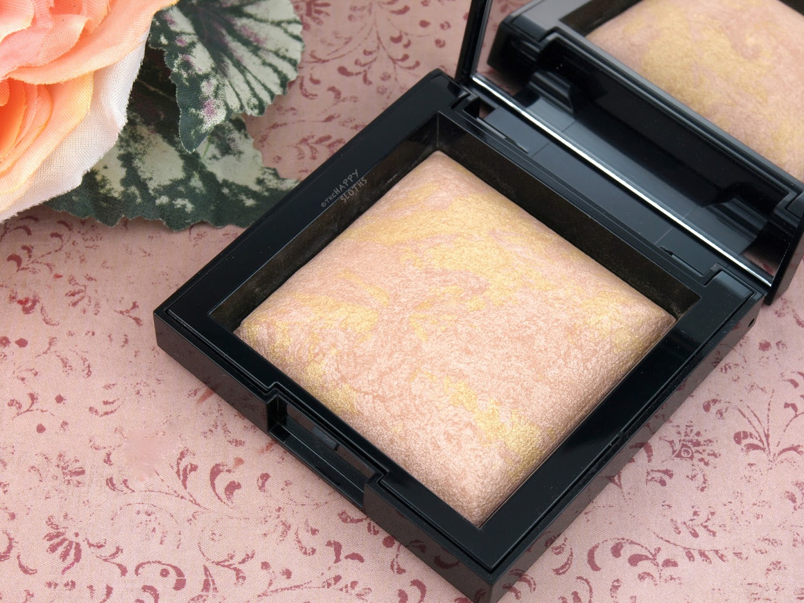 bareMinerals Invisible Glow Powder Highlighter in "Medium": Review and Swatches