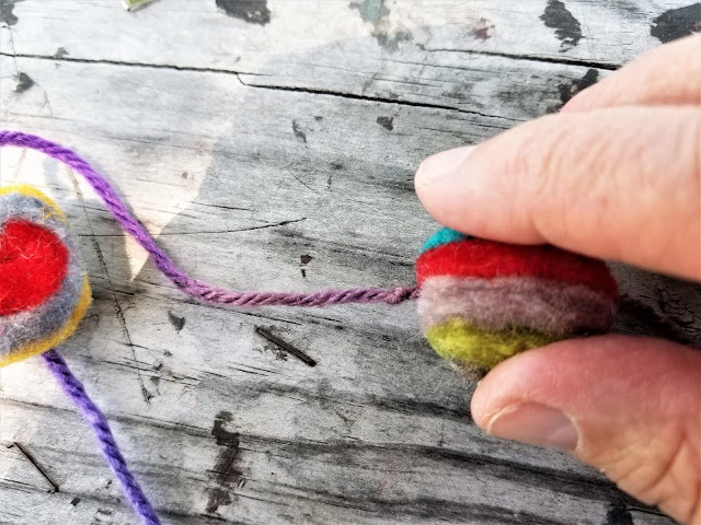 Make the felted-wool garland from my boho patio - stringing 3 www.BoHoHome.com @bohosusan