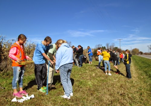 Students planting daffodils at community site