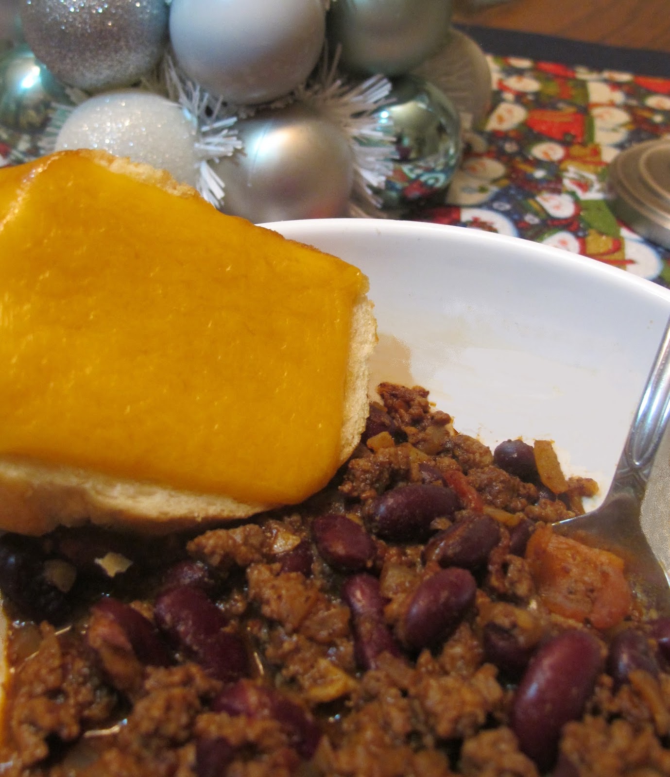 Freakin' Flabuless Mexican Chili with Chipotle Cheese Toasts for 6