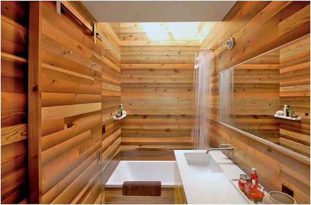 Kleine-japanische-badezimmer-gestaltung-Ausgerüstet-Dusche-mit-kleinem-Badspiegel-und-Badezimmerschränken-sieht-coole