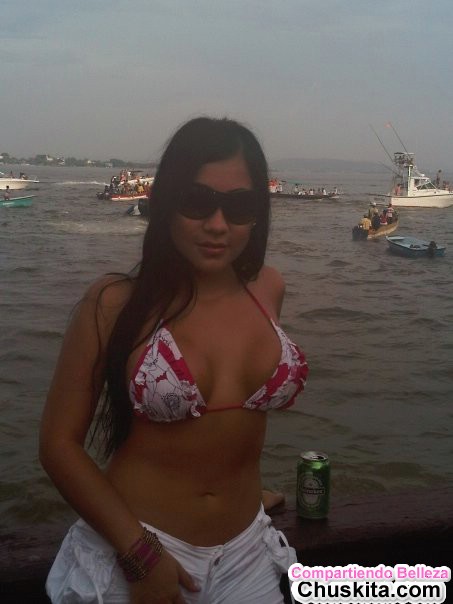 Fotos de Chicas y Mujeres - Compartiendo Belleza: Caleña con Envidiable Cola, Angela Grajales