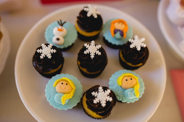 Frozen, aniversário, releitura, decoração, diy, faça você mesma, inspirações, tema frozen, doces, cupcake, Raining Sugar
