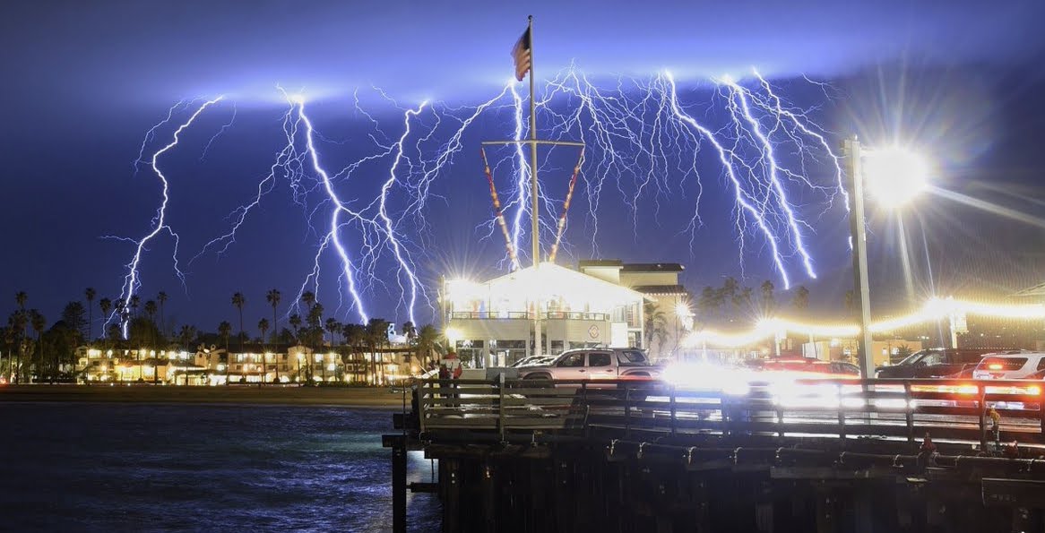 Impressionante! Oltre 2000 fulmini in 5 ore nel sud della California.