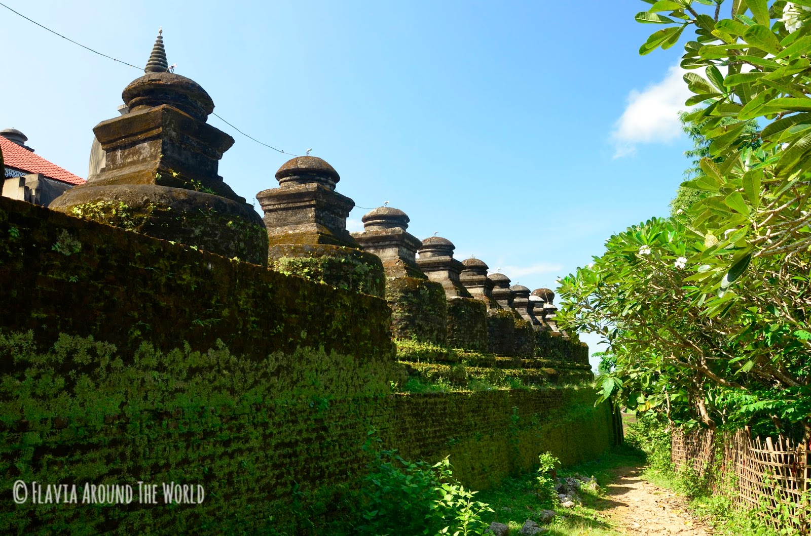 Murallas del templo de Shitthaung Murallas del templo de Shitthaung, Mrauk U, Myanmar