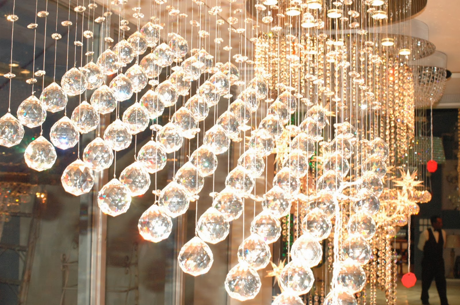 Lamparas Quesada Presento su "Casa Magestuosa" en la sucursal de Gurabo