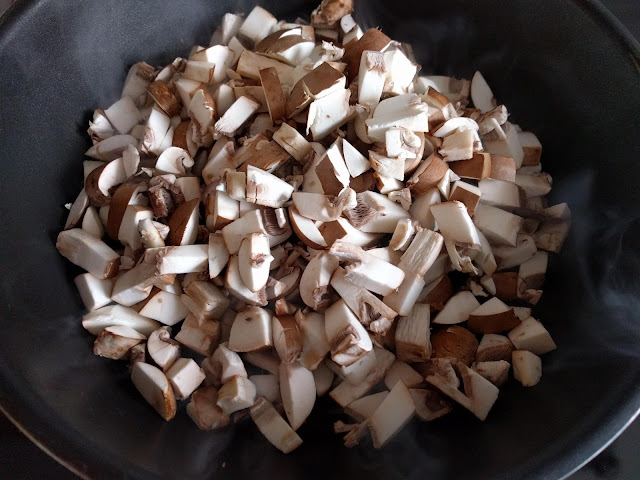 - Pikante Blätterteigschnecken