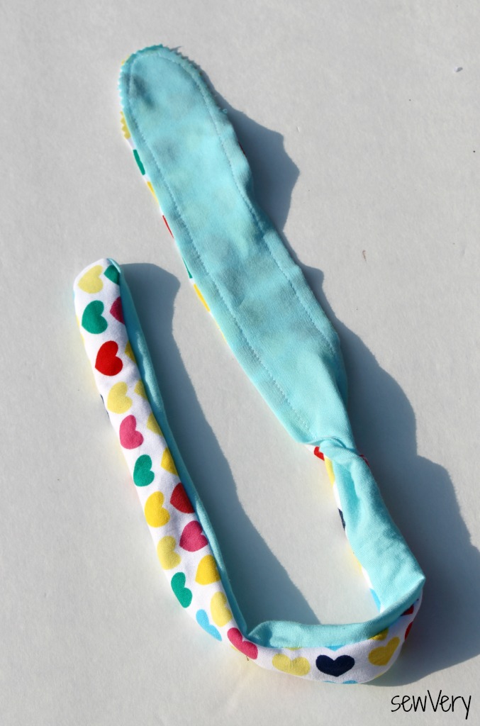 sewVery Super Simple Tie Headband Pattern & Tutorial