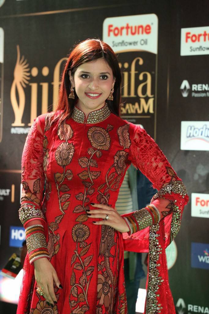 Tollywood Actress Mannara Chopra At IIFA Awards 2017 In Red Dress