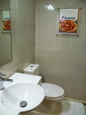 Tune Hotel Asoke bathroom