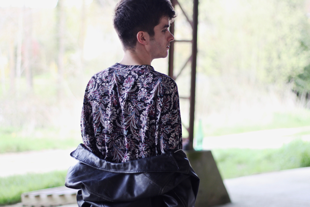 BLOG-mode-homme-style-masculin-rock-veste-cuir-blouson-noir-asos-chemise-ethnique-mec-viril-paisley-boots-tods-minimaliste-nudie-bio-coton