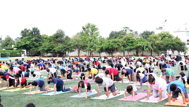 Father Child duo stretch, bend to celebrate International Yoga Day & Fathers Day in style Father Child duo stretch, bend to celebrate International Yoga Day & Fathers Day in style
