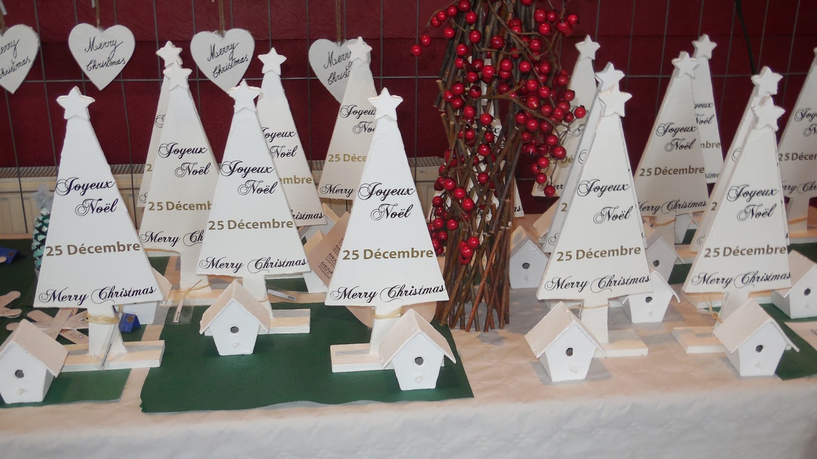 Présentation des bricolages réalisés par les enfants pour le marché de Noël. École Sainte