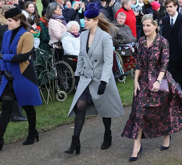  Kate Middleton wore MIU MIU Velvet-trimmed double-breasted tartan wool-blend peacoat