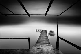 05-Vassilis-Tangoulis-The-Sound-of-Silence-in-Black-and-White-Photographs-www-designstack-co