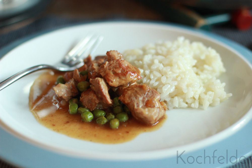 Spezzatino di vitello con piselli - Kalbsgulasch mit frischen Erbsen ...