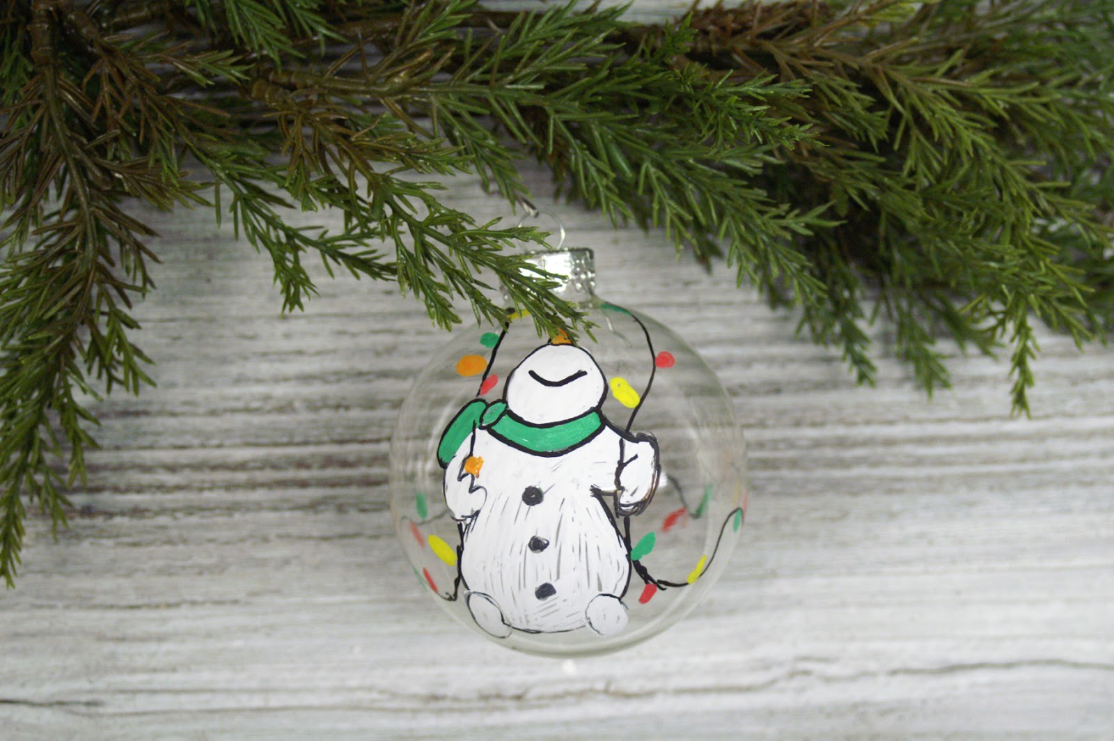 Ben Franklin Crafts and Frame Shop Make Ornaments with POSCA Paint Pens