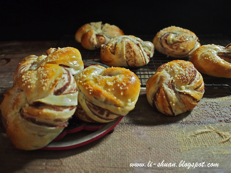 Helena's Kitchen 红豆面包卷（汤种）， Red Bean Bread Rolls （Tangzhong）