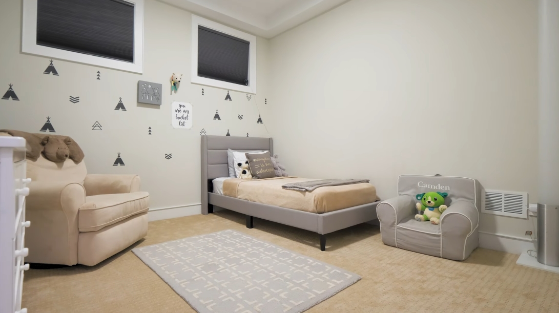 35 Interior Design Photos vs. 3046 N Ashland Ave Unit 1, Chicago Luxury Townhome Tour