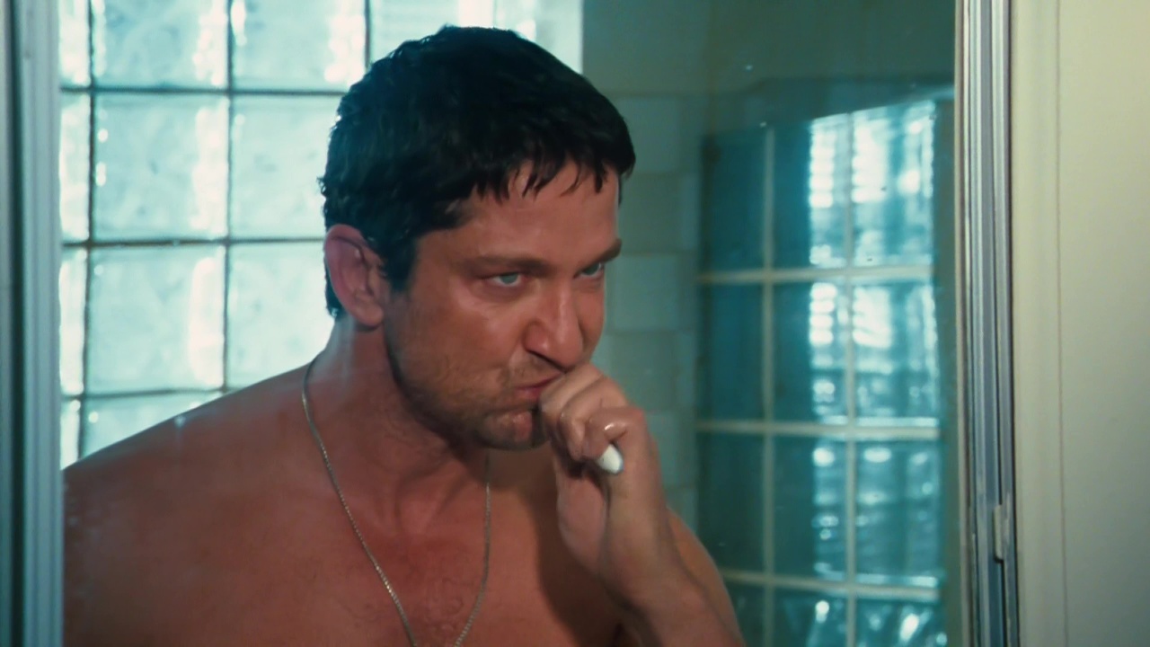 AusCAPS Gerard Butler Shirtless In The Bounty Hunter.