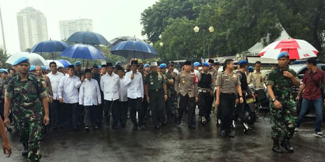 Payung Jokowi Malah Jadi Pembicaraan Saat Aski 212
