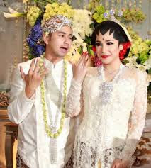 Kumpulan Foto Baju Pengantin Casual Nuansa Putih Konsep Baju Pengantin Warna Putih Trend Baju Pengantin